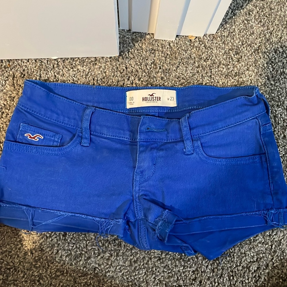 Hollister 00/23